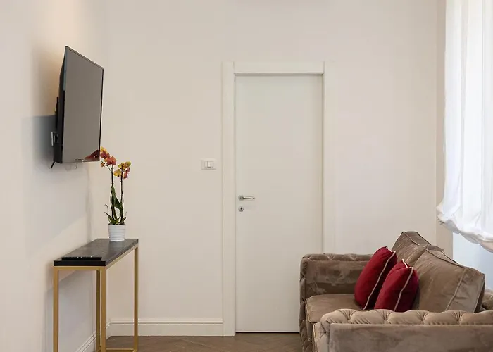 Apartment Via Barberini Rome