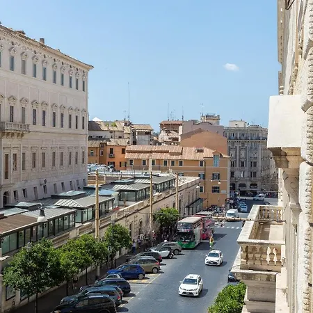 Apartment Via Barberini Rome