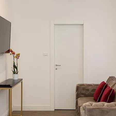 Apartment Via Barberini Rome